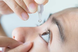 Nhỏ mắt ngăn ngừa khô mắt